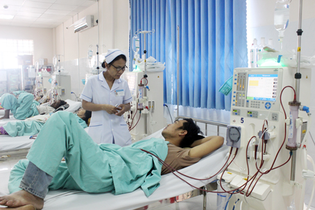 Bệnh nhân lọc thận nhân tạo tại Bệnh viện đa khoa khu vực Long Khánh. 