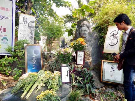 Các bức thư pháp của Câu lạc bộ Thư pháp Việt được trưng bày nhân dịp tưởng nhớ cố nhạc sĩ Trịnh Công Sơn.