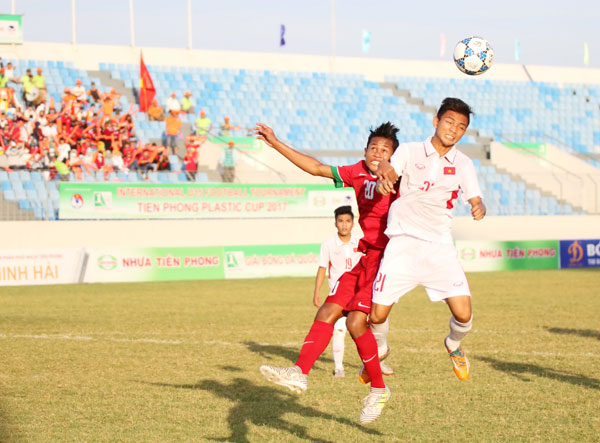 U.15 Việt Nam (áo trắng) có trận khó khăn trước U.15 Indonesia