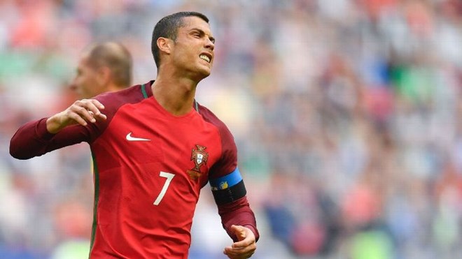 Ronaldo không hài lòng với những gì diễn ra ở trận đầu tiên tại Confed Cup 2017. (Nguồn: espn)