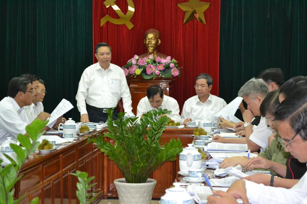 Các đại biểu thảo luận tại cuộc họp