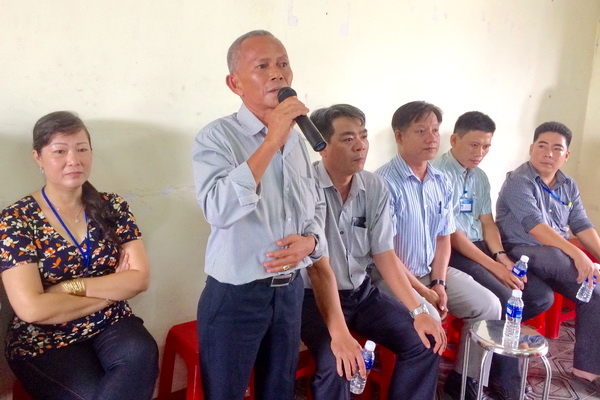 Một cử tri huyện Định Quán phản ánh về vấn đề quyền lợi của người tham gia bảo hiểm y tế. 