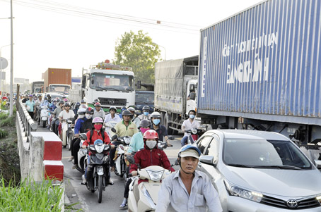 Sau khi điều chỉnh giao thông tại nút giao Amata, lại xảy ra kẹt xe ở khu vực cầu Sập (TP.Biên Hòa).