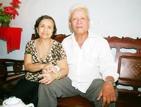 Vợ chồng cựu chiến binh Lê Văn Lâm và Lương Thị Ngọc Yến (thị trấn Định Quán, huyện Định Quán).