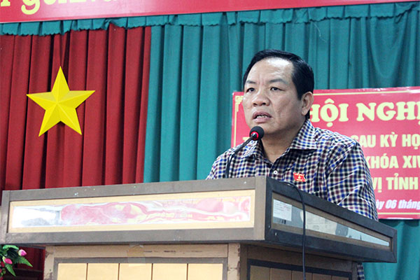 Đại biểu Lê Hồng Tịnh chia sẻ tại buổi tiếp xúc cử tri ở xã Hố Nai 3, huyện Trảng Bom