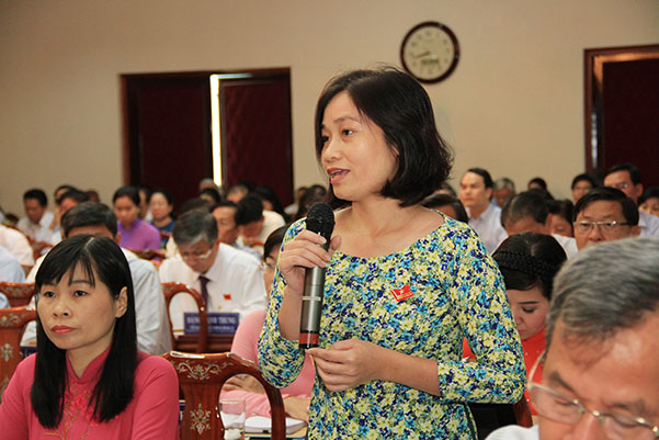 Đại biểu HĐND tổ huyện Nhơn Trạch Nguyễn Thị Hồng Ngân chất vấn về vấn đề giải cứu nông sản