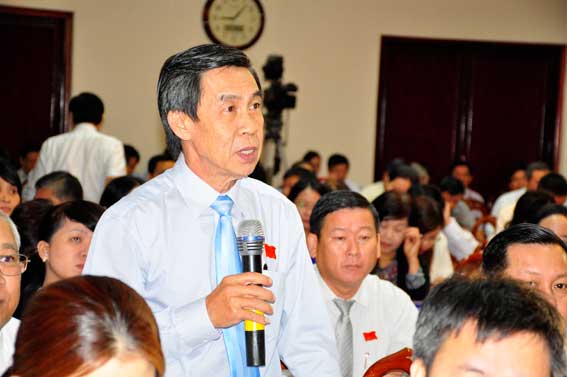 Đại biểu HĐND tỉnh tổ huyện Cẩm Mỹ Trần Văn Quang đặt câu hỏi tại phiên chất vấn