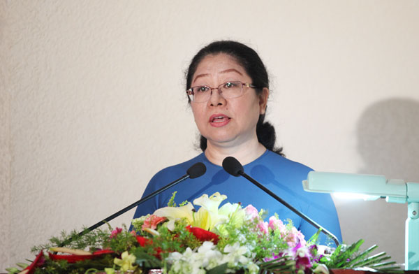 Giám đốc Sở Giáo dục - đào tạo Huỳnh Lệ Giang trả lời ý kiến của đại biểu tại phiên trả lời chất vấn 