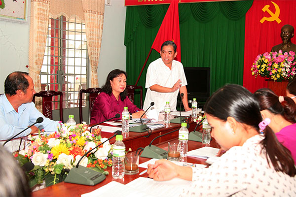 Chủ tịch Ủy ban MTTQ Việt Nam tỉnh, Trưởng ban vận động Qũy “Vì người nghèo” tỉnh Huỳnh Văn Tới phát biểu tại hội nghị