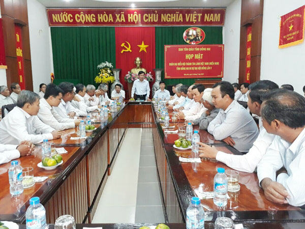 Trưởng Ban Tôn giáo Nguyễn Quốc Vũ đang giải đáp một số thắc mắc của  các vị Mục sư đối với pháp luật trong hoạt động tôn giáo.