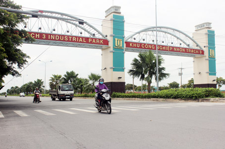 Đường 25C đi qua các khu công nghiệp ở Nhơn Trạch đã được đầu tư hoàn chỉnh.