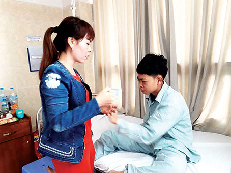 Một bệnh nhân bị bệnh đột quỵ não khi mới 18 tuổi đang điều trị tại Bệnh viện đa khoa Đồng Nai.