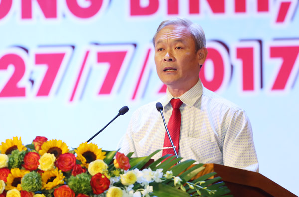 Bí thư Tỉnh ủy Nguyễn Phú Cường đọc diễn văn tại buổi lễ.