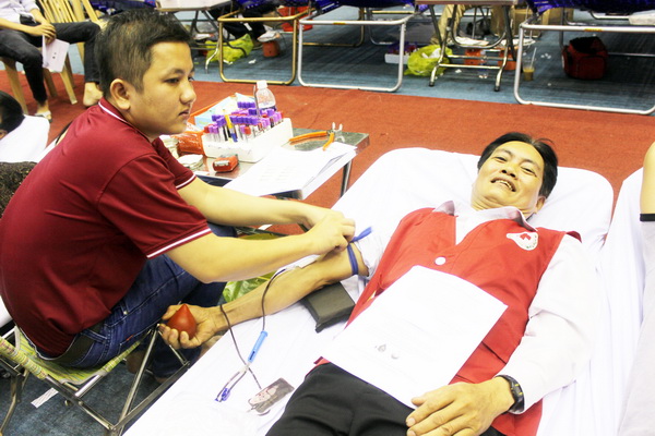 Ông Nguyễn Xuân Quynh hiến máu lần thứ 36 trong chương trình “Tình người Đồng Nai” vào tháng 7-2017.