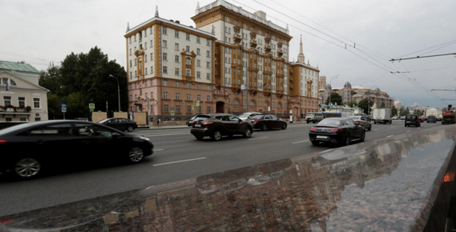 Phía ngoài Đại sứ quán Mỹ tại Moskva. (Nguồn: Reuters)
