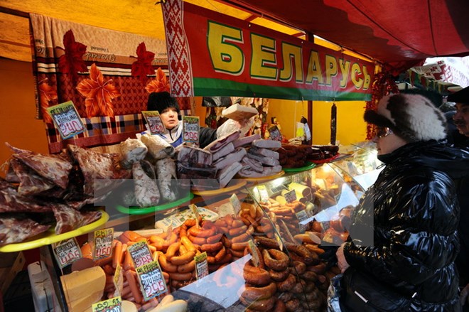 Một cửa hàng thực phẩm ở Saint Petersburg. (Nguồn: AFP/TTXVN)