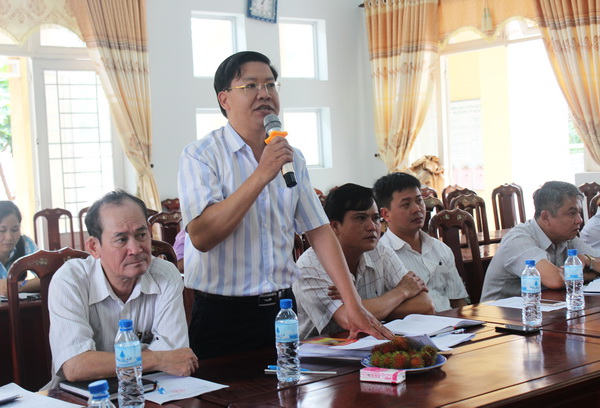 Ông Lê Ánh Ngọc, Bí thư Đảng ủy, Chủ tịch HĐND xã Gia Kiệm, huyện Thống Nhất báo cáo tại buổi giám sát.