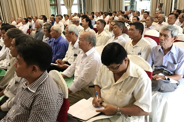Các đại biểu đại diện hơn 150 cơ sở tín ngưỡng trên địa bàn tỉnh quan tâm đến các điểm mới của Luật Tín ngưỡng, tôn giáo