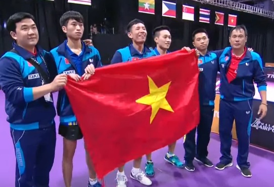 Đội tuyển bóng bàn Việt Nam ăn mừng sau khi xuất sắc đoạt HCV
