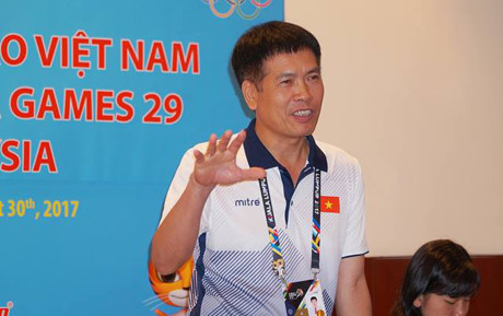 Trường đoàn thể thao Việt Nam Trần Đức Phấn tại cuộc gặp gỡ báo chí ở Malaysia.