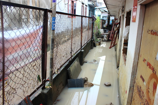 Dãy phòng trọ của người dân ở KP.1, phường Long Bình Tân đã phải đóng cửa vì thường xuyên ngập nước