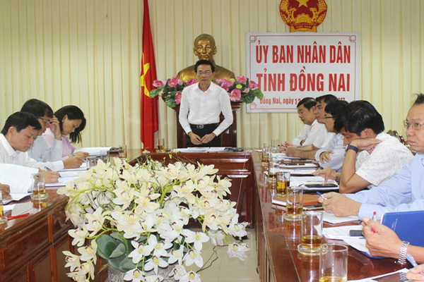 Phó chủ tịch UBND tỉnh Võ Văn Chánh phát biểu tại hội nghị.
