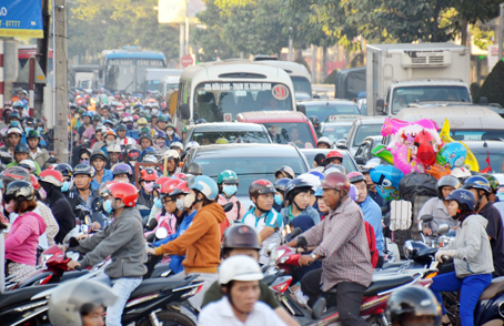 Ngã tư Tân Phong là “điểm nóng” tắc nghẽn giao thông hiện nay.