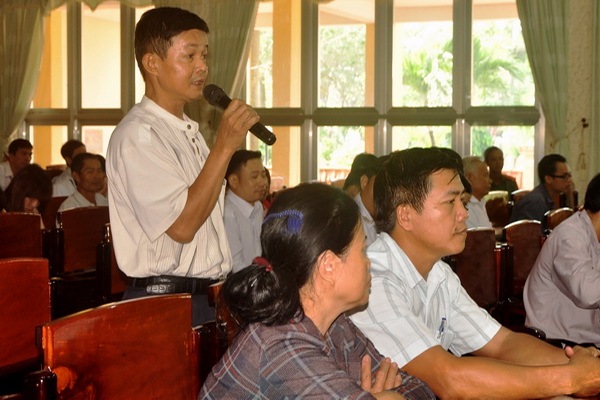 Cử tri huyện Xuân Lộc nêu lên vấn đề xây dựng nông thôn mới nâng cao tại địa phương (ảnh: Đăng Tùng)