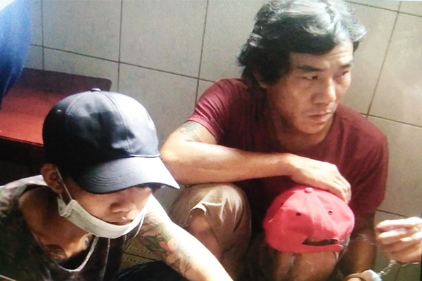 Nhóm đối tượng liên quan đến việc mua bán ma túy bị công an bắt giữ tại tiệm cà phê - internet của bà Nguyễn Thị Thanh Nga.