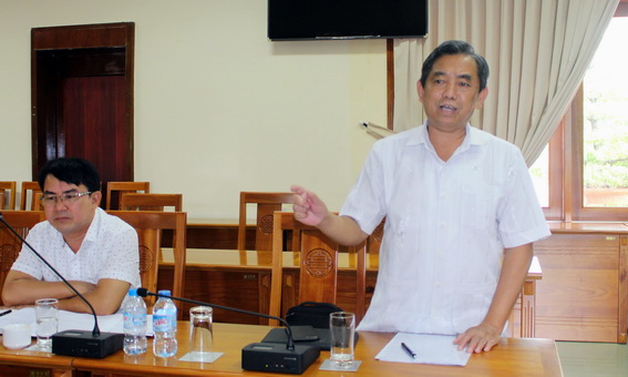 Đồng chí Huỳnh Văn Tới, Ủy viên Ban TVTU, Chủ tịch Ủy ban MTTQ tỉnh đóng góp ý kiến tại buổi làm việc (Văn Truyên)