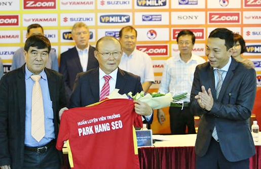 HLV Park Hang-seo chính thức trở thành “ông thầy” ngoại thứ 10 của bóng đá Việt Nam.