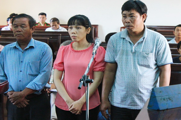Vợ chồng bà Nguyễn Thị Ánh Ngọc cũng đã có mặt tại phiên tòa.