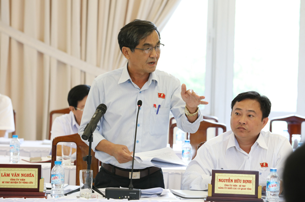 Bí thư Huyện ủy Vĩnh Cửu Lâm Văn Nghĩa phát biểu tại hội nghị