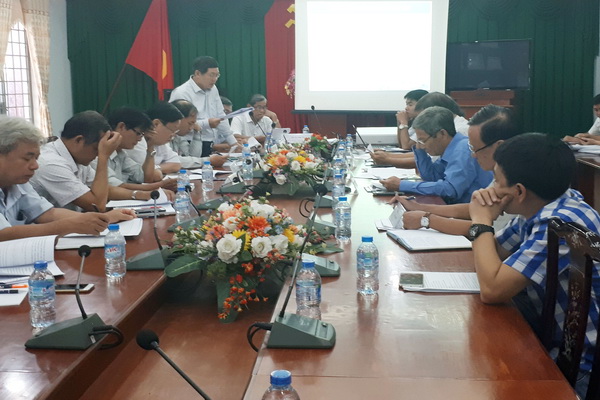 Hội đồng phản biện dự án hồ chứa nước Cà Ròn (Định Quán) thảo luận, góp ý cho báo cáo dự án.