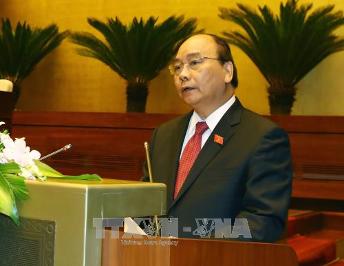 Thủ tướng Chính phủ Nguyễn Xuân Phúc trình bày Báo cáo về kết quả thực hiện kế hoạch phát triển kinh tế-xã hội năm 2017; kế hoạch phát triển kinh tế-xã hội năm 2018