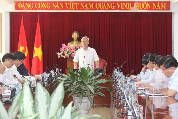 Bí thư Tỉnh ủy Nguyễn Phú Cường chủ trì buổi làm việc