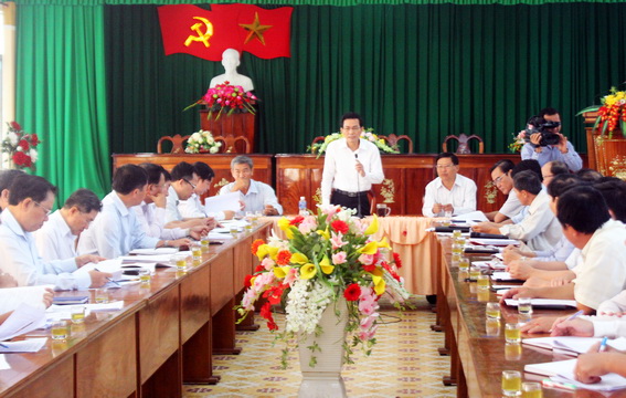 Phó chủ tịch UBND tỉnh Võ Văn Chánh phát biểu tại buổi làm việc tại huyện Tân Phú