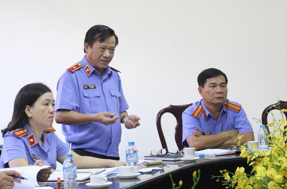 Viện trưởng Viện Kiểm sát Nhân dân tỉnh Huỳnh Văn Lưu giải trình về một số vấn đề giám sát