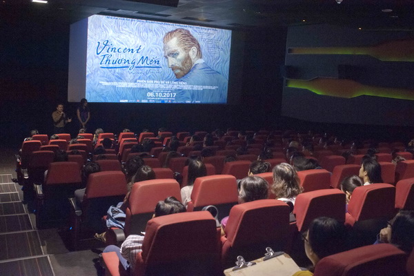 Khán giả xem xuất phim cuối cùng của bộ phim Loving Vincent tại Việt Nam.