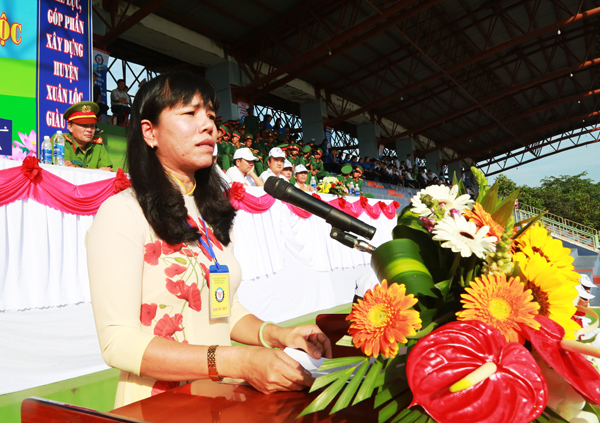 Phó chủ tịch UBND huyện, Trưởng Ban chỉ đạo, ban tổ chức Đại hội TDTT huyện Xuân Lộc Huỳnh Thị Lành phát biểu khai mạc