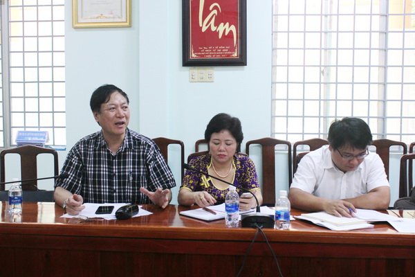 PGS-TS Phạm Vũ Khánh, Cục trưởng Cục Quản lý y dược cổ truyền phát biểu tại buổi làm việc.