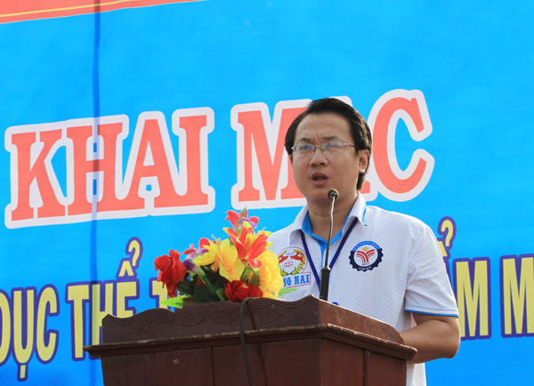  Đồng chí Đỗ Khôi Nguyên, Phó chủ tịch UBND huyện, Trưởng Ban chỉ đạo, ban tổ chức Đại hội TDTT huyện Cẩm Mỹ phát biểu khai mạc