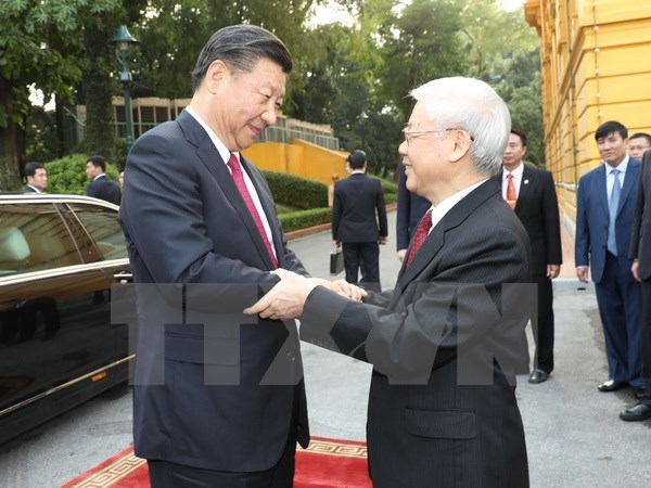 Tổng Bí thư Nguyễn Phú Trọng đón Tổng Bí thư, Chủ tịch Trung Quốc Tập Cận Bình. (Ảnh: Trí Dũng/TTXVN)