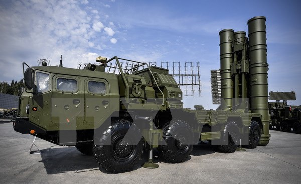 Hệ thống tên lửa phòng không di động chiến lược đất đối không S-400 của Nga. (Nguồn: AFP/TTXVN)