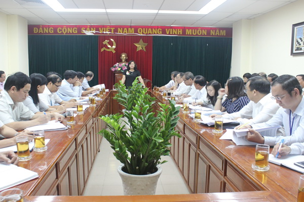 Phó Chủ tịch UBND tỉnh Nguyễn Hòa Hiệp chủ trì cuộc họp.
