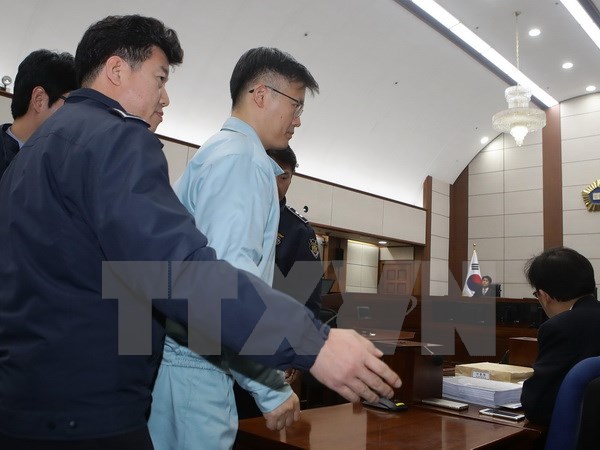 Ông Jeong Ho-seong (giữa) tại Tòa án quận trung tâm Seoul. (Nguồn: EPA/TTXVN)