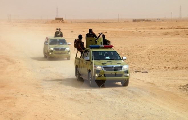 Các lực lượng Iraq trong chiến dịch chống IS tại làng Anna, tỉnh Anbar ngày 20/9. (Nguồn: AFP/TTXVN)