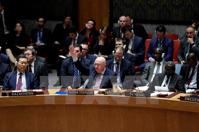 Đại sứ Nga tại Liên hợp quốc Vassily Nebenzia (giữa, phía trước) tại một phiên họp của Hội đồng Bảo an ở New York, Mỹ. (Nguồn: THX/TTXVN)