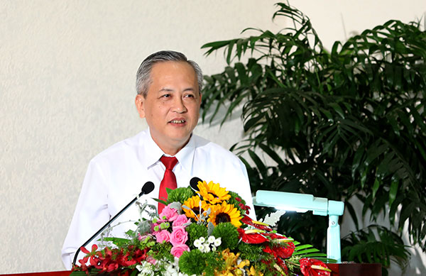 Giám đốc Sở Lao động – thương binh và xã hội Huỳnh Văn Tịnh trả lời chất vấn
