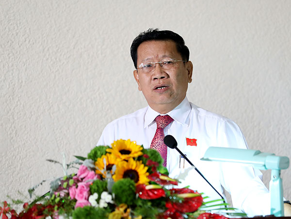 Giám đốc Sở Nông nghiệp và phát triển nông thôn Huỳnh Thành Vinh trả lời ý kiến chất vấn của đại biểu